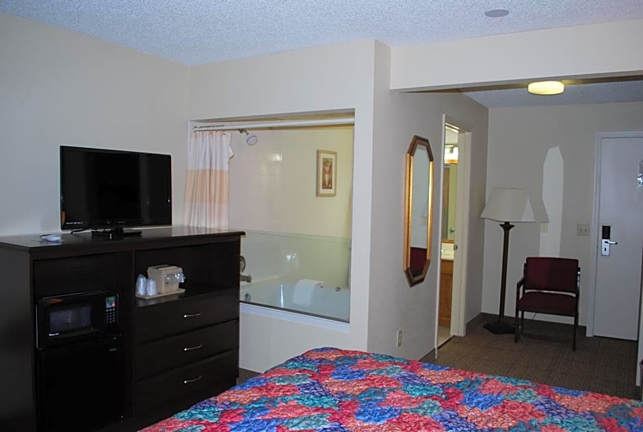 Clinton Inn & Suites