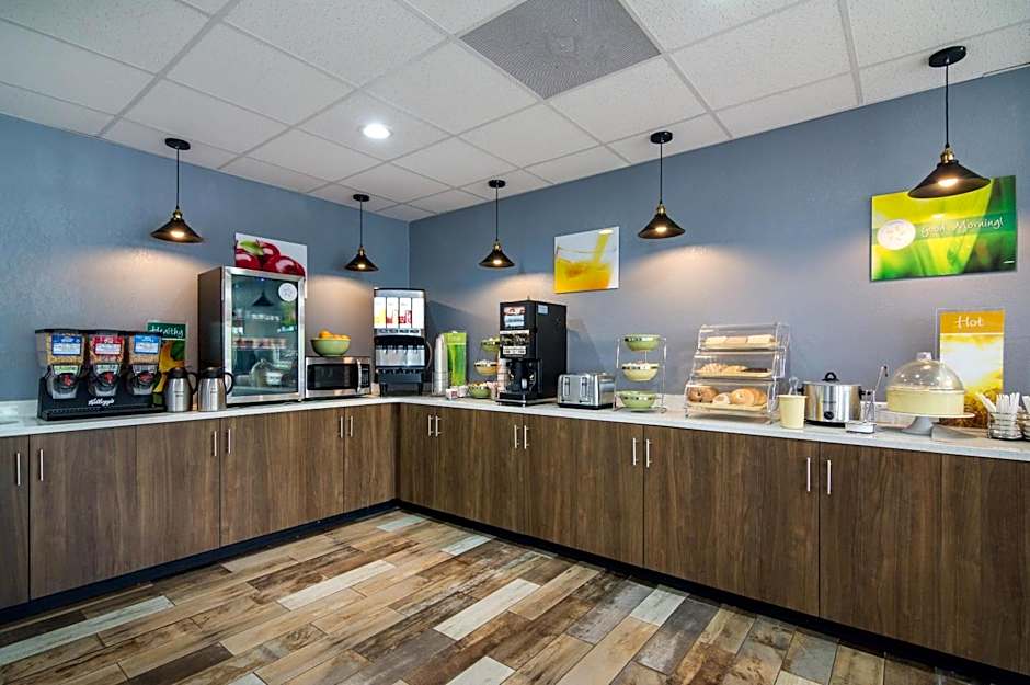 Quality Inn - On The Lake Clarksville-Boydton