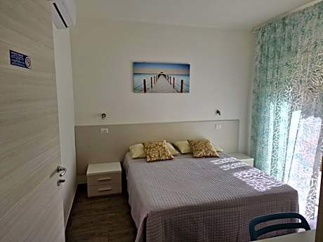 Deluxe Double Room with Shower
