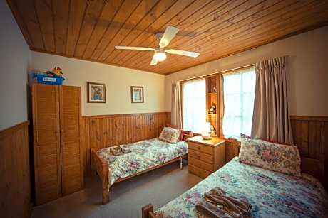 Two-Bedroom Cottage - Lakeview