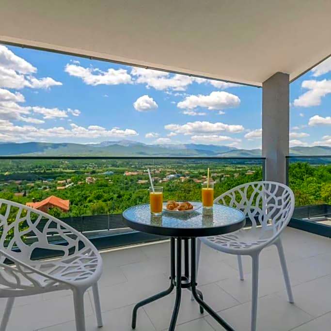 Holiday home "Villa Blue Lake" - Private Heated pool, Hotube