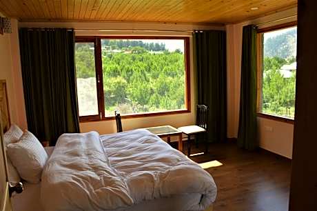 Executive Suite - Non-Smoking