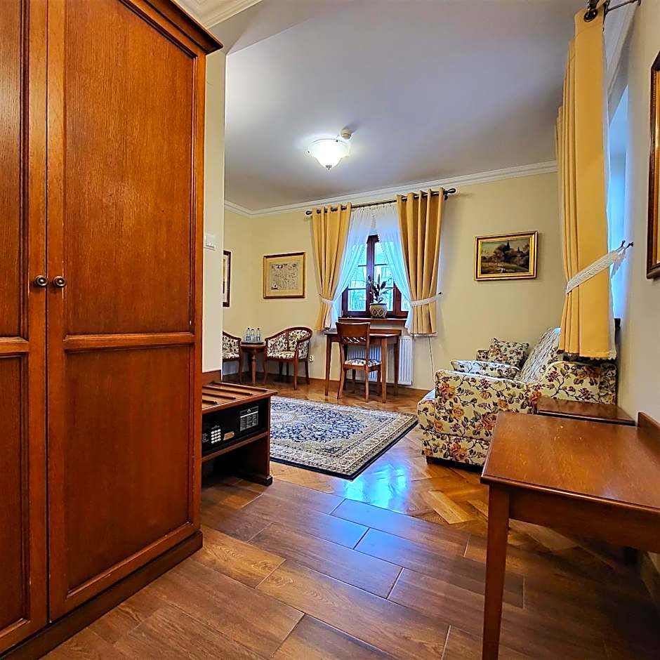 Hotel Sarmata Zespół Dworski