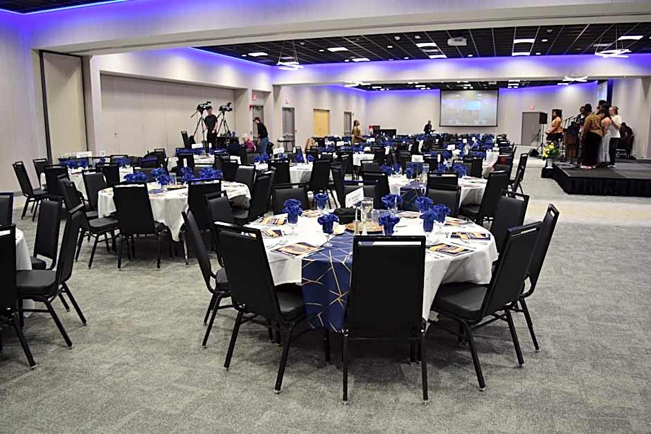 Gateway Hotel And Conference Center