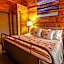 Mountainaire Inn and Log Cabins