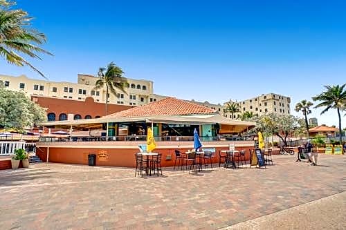 Beach Front suite at Hollywood Beach Resort, direct beach access, Swimming Pool