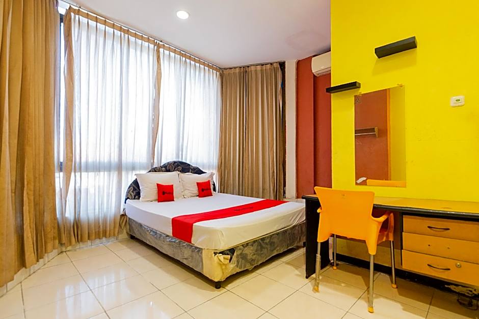 RedDoorz @ Sparkling Hotel near Stasiun Gubeng Surabaya