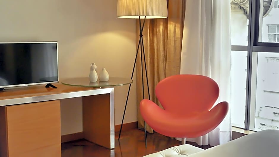 725 Continental Hotel