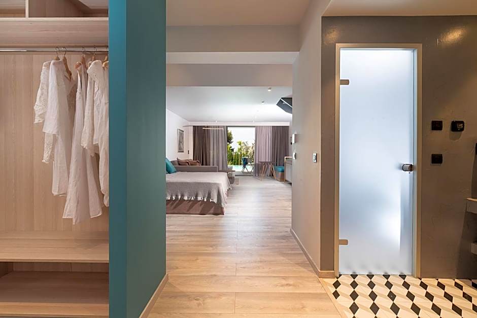 Lagomandra Luxury Suites with Private Pools