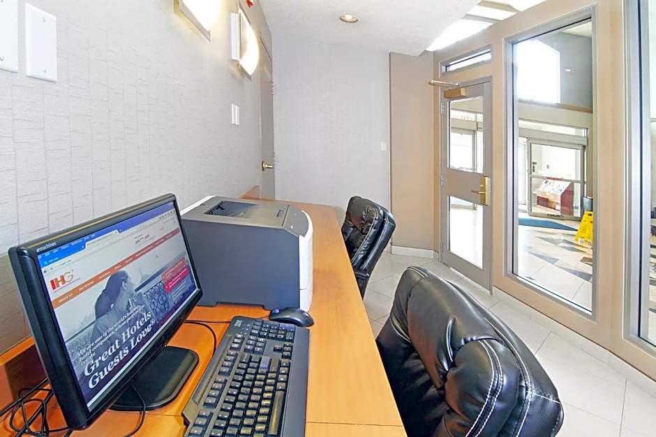 Holiday Inn Express Calgary South By IHG