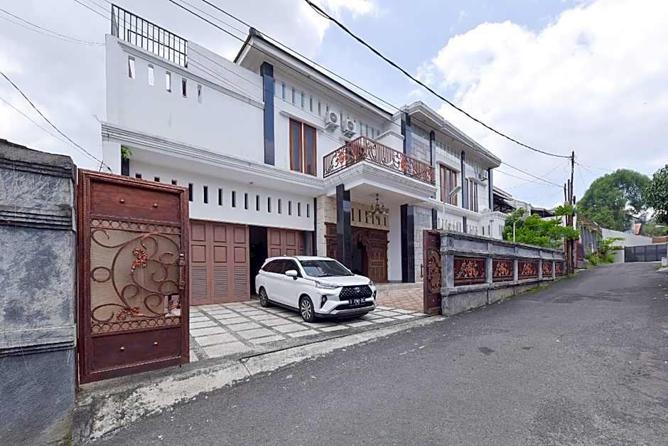 RedDoorz Syariah near Dago Pakar 2