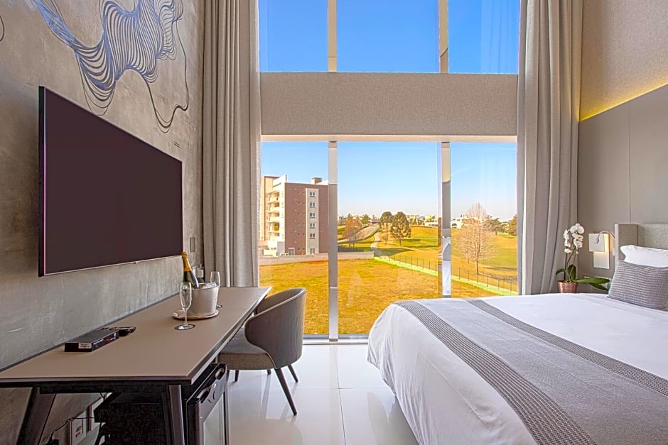 Suryaa Hotel Pinhais, Curio Collection by Hilton