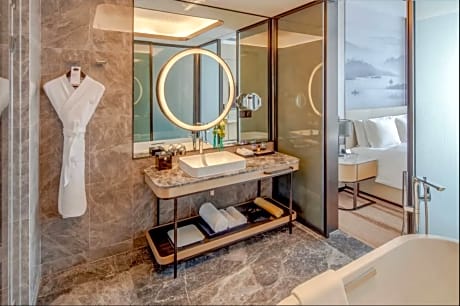 Superior Room With One King-Size Bed, Lake View