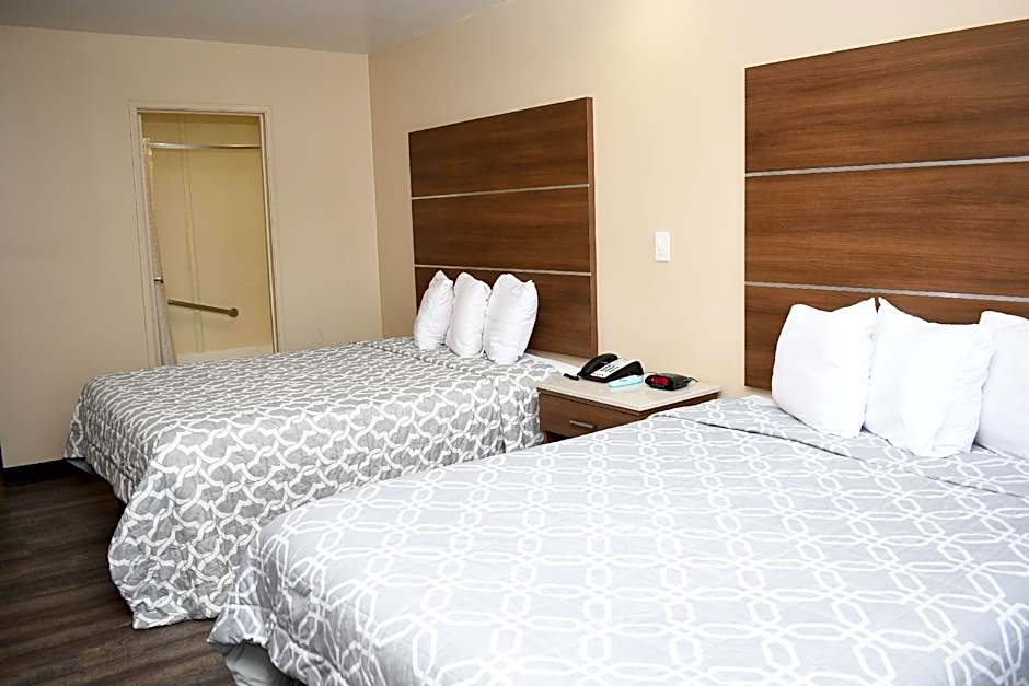 Travelodge by Wyndham Long Beach Convention Center