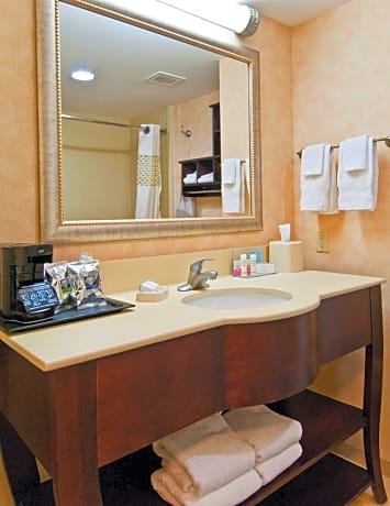 1 Queen Bed Select Room Nonsmoking