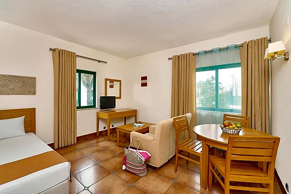 Oceanus Aparthotel