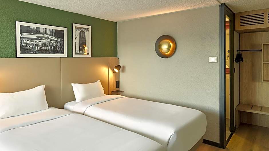 Campanile Les Ulis Hotel