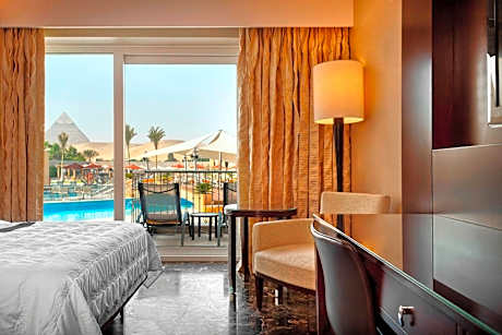 Premium Pool, Guest room, 1 King, Pool view