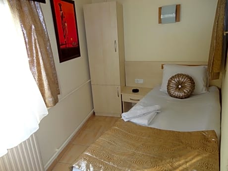 Economy Triple Room