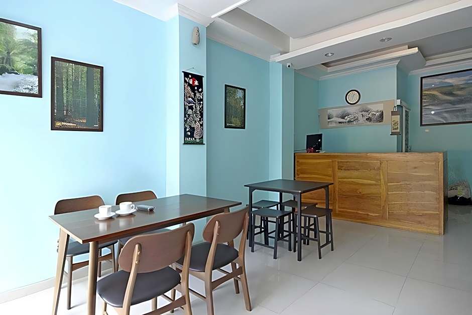 RedDoorz near Solo Balapan Station