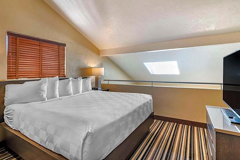 Lincoln Sands Oceanfront Resort, Ascend Hotel Collection