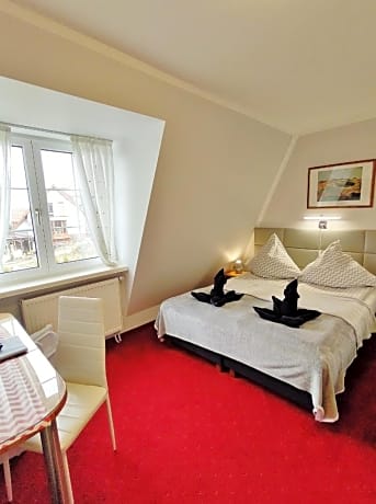 Double Room with Queen Bed