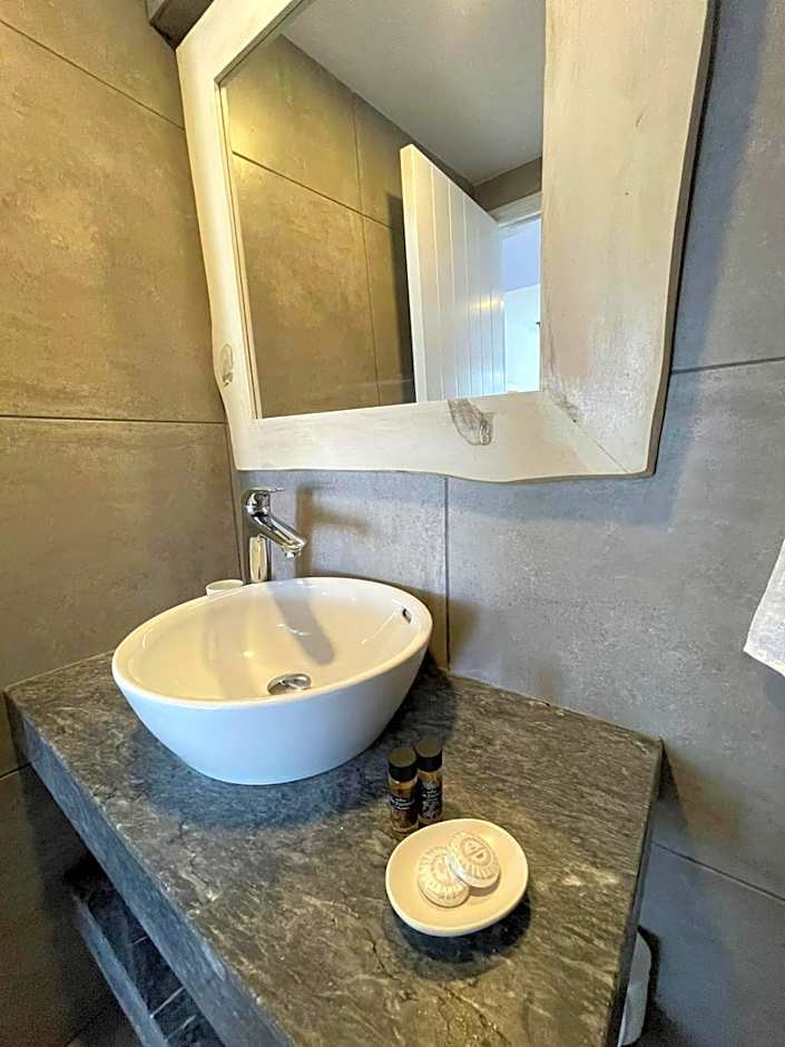 Ocean Dreams Suites - By the Harbour