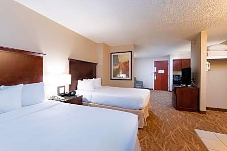 Queen Suite with Pool View