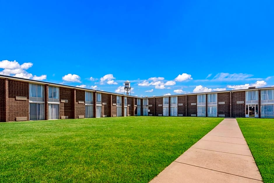 Days Inn by Wyndham Oklahoma City Bricktown
