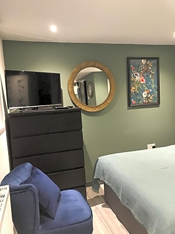 Apartment with Shower