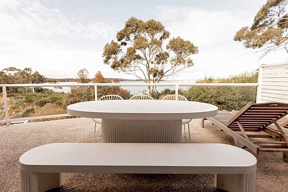 Seagrass Coastal Retreat with direct beach access