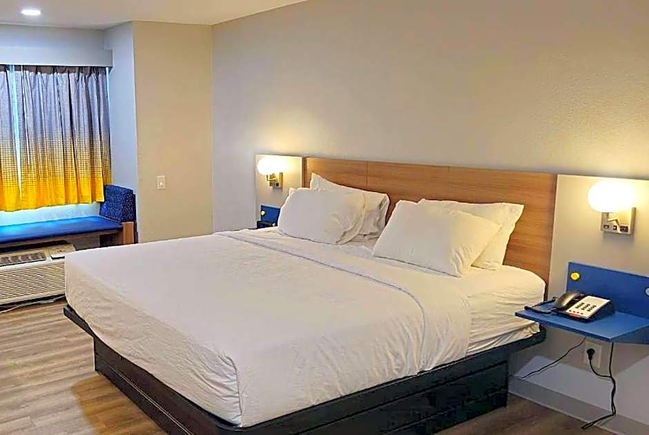 Microtel Inn & Suites By Wyndham Tulsa East