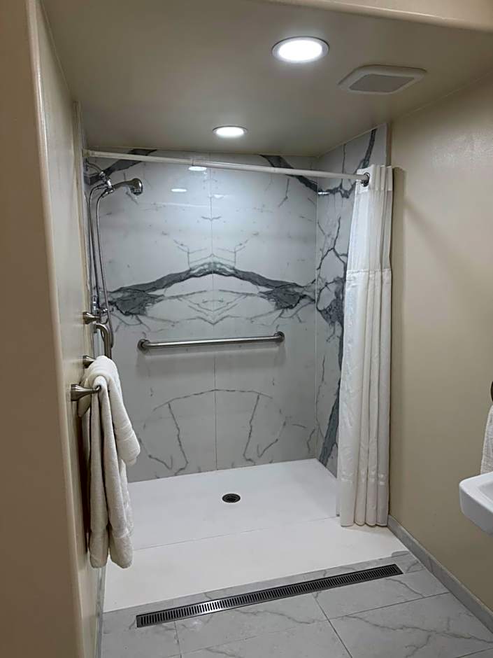 Townhouse Inn and Suites