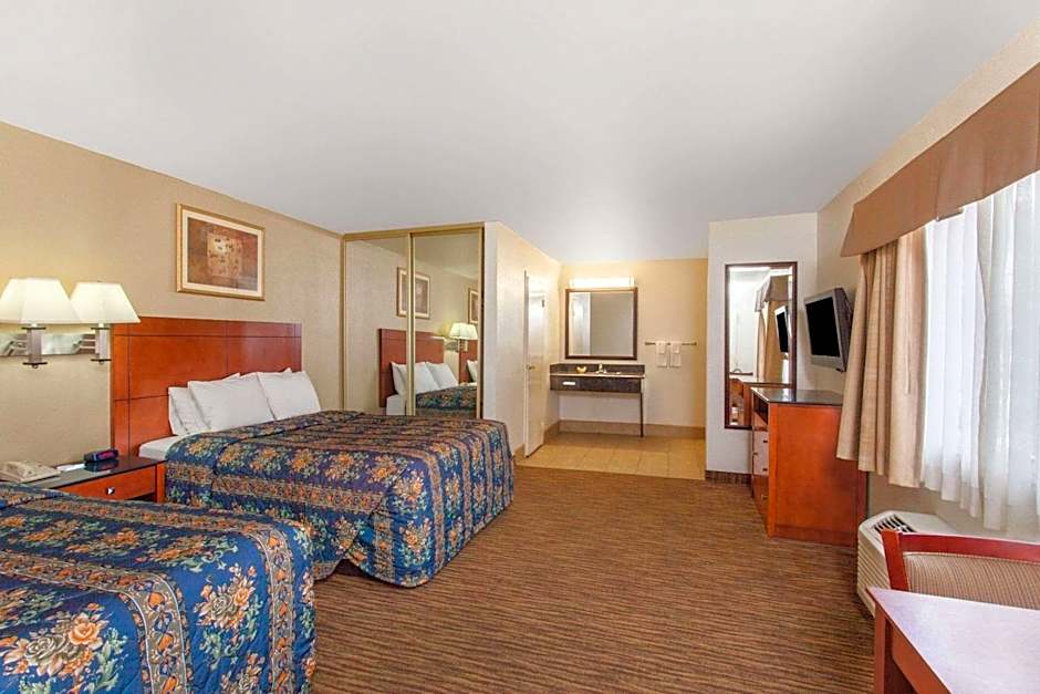 Travelodge by Wyndham Hemet CA