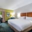 Holiday Inn Express Hotel & Suites Wilmington-University Ctr By IHG