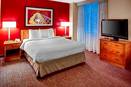 Studio, 1 Queen Bed with Sofa bed (1 Queen Bed and 1 Double Sofa Bed)