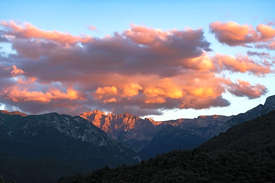B&B IDUEVAGAMONDI immerso nel bosco tra le MONTAGNE con area benessere come EXTRA