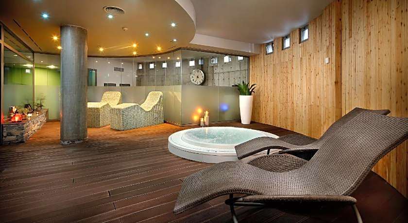 Mas Monzon Hotel