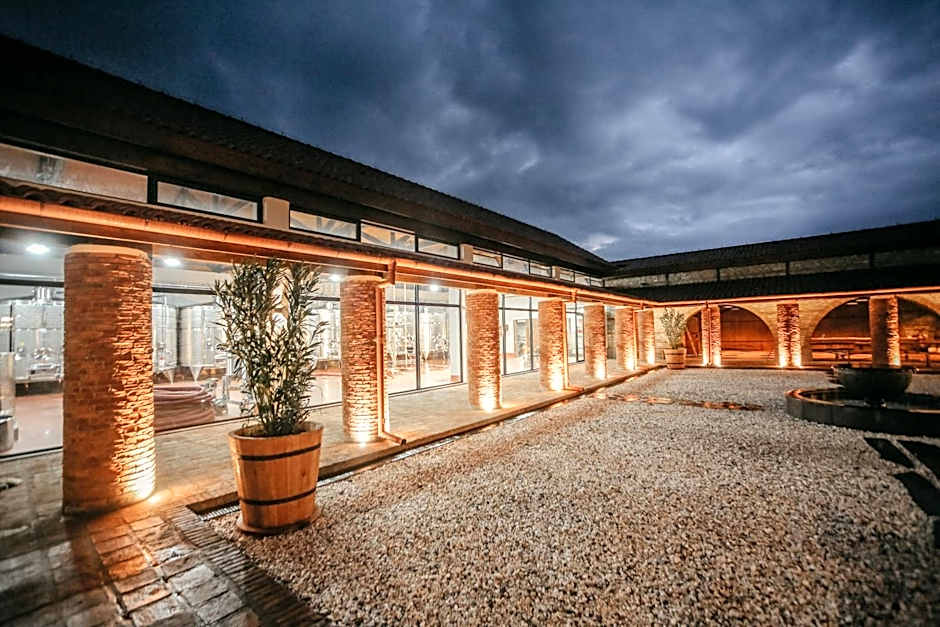 Château Mosmieri Hotel & Winery