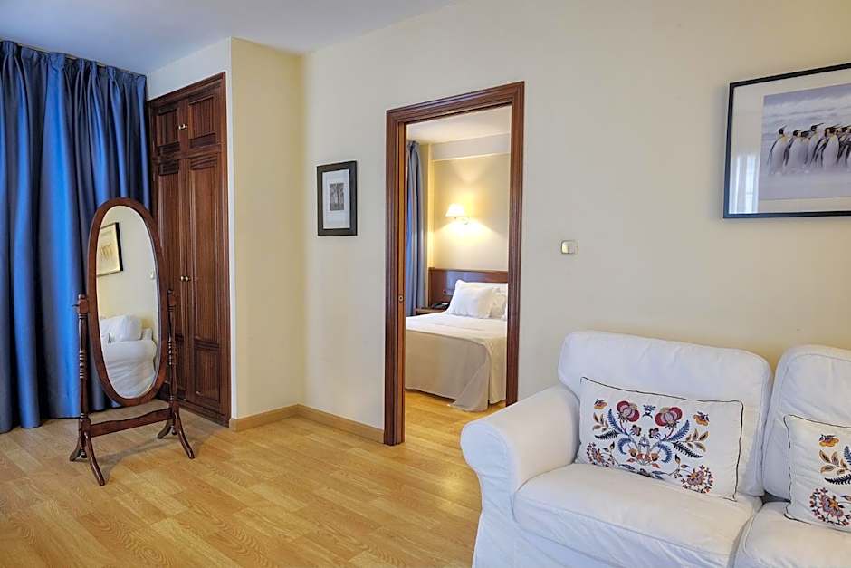 Hotel y Apartamentos Arias