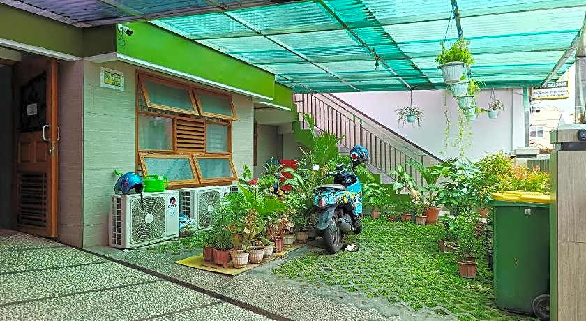 OYO 90583 Balqies Homestay Syariah