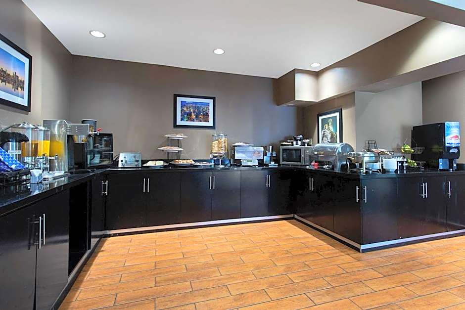 Ramada by Wyndham Glendale Heights/Lombard