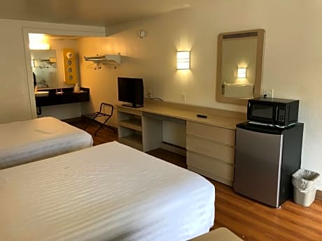 Double Room with Two Double Beds - Mobility Access/Non-Smoking