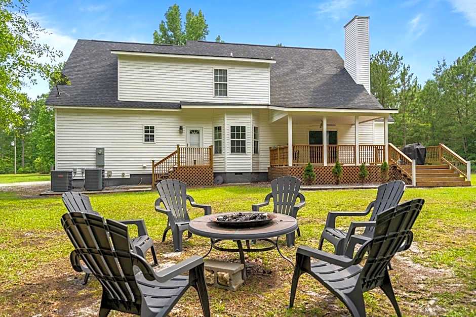 Grandma's Farm on 6 acres with Lighted Barn and River Access