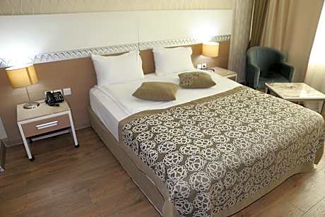 NADİR BUSINESS HOTEL