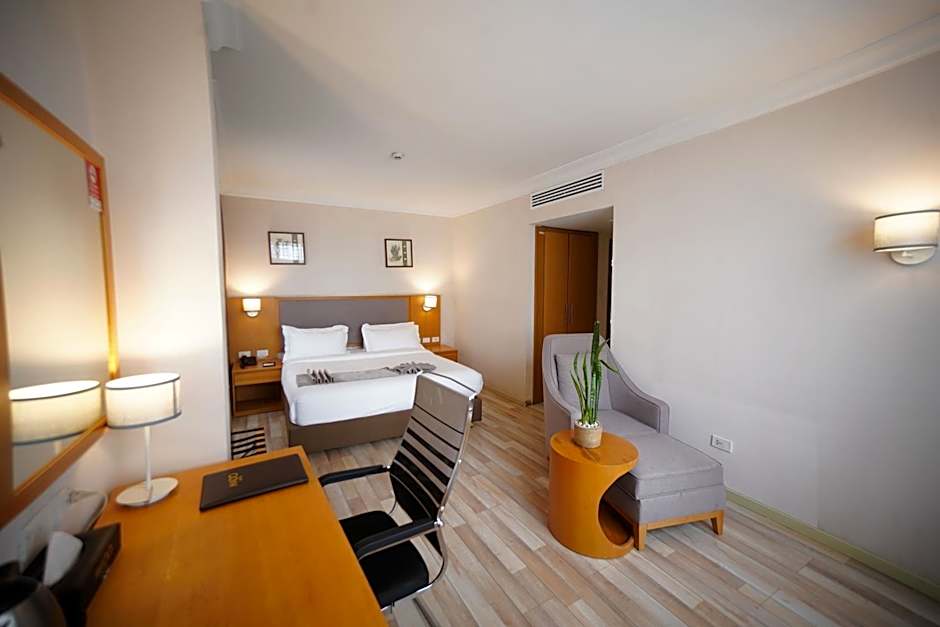 Mado Hotel