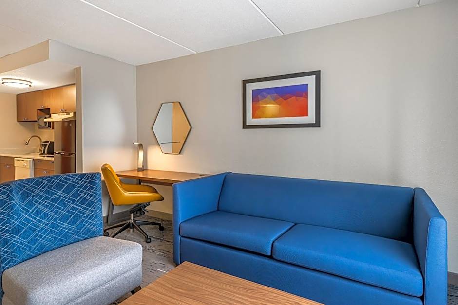 Holiday Inn Express and Suites - Petersburg - Fort Lee by IHG