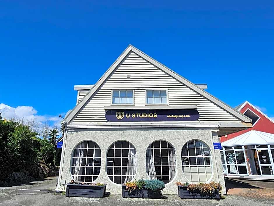 U Studios Paraparaumu Beach (formerly Copperfield Seaside Motel)