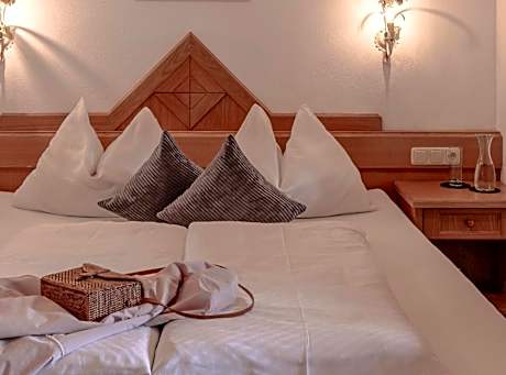 One-Bedroom Deluxe Apartment