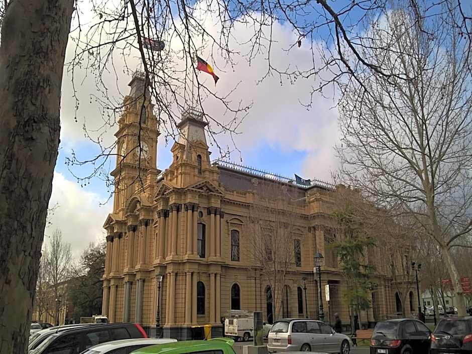 CROWN CENTRAL BUSINESS DISTRICT Motel